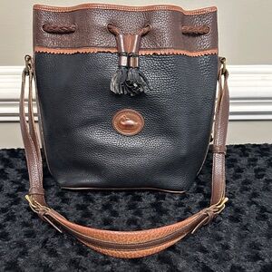 Vintage Dooney and Bourke all weather leather bucket style shoulder bag
